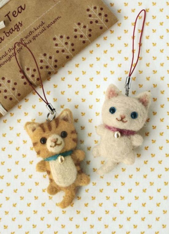 ４４１－２９９　白ねことトラねこのストラップ