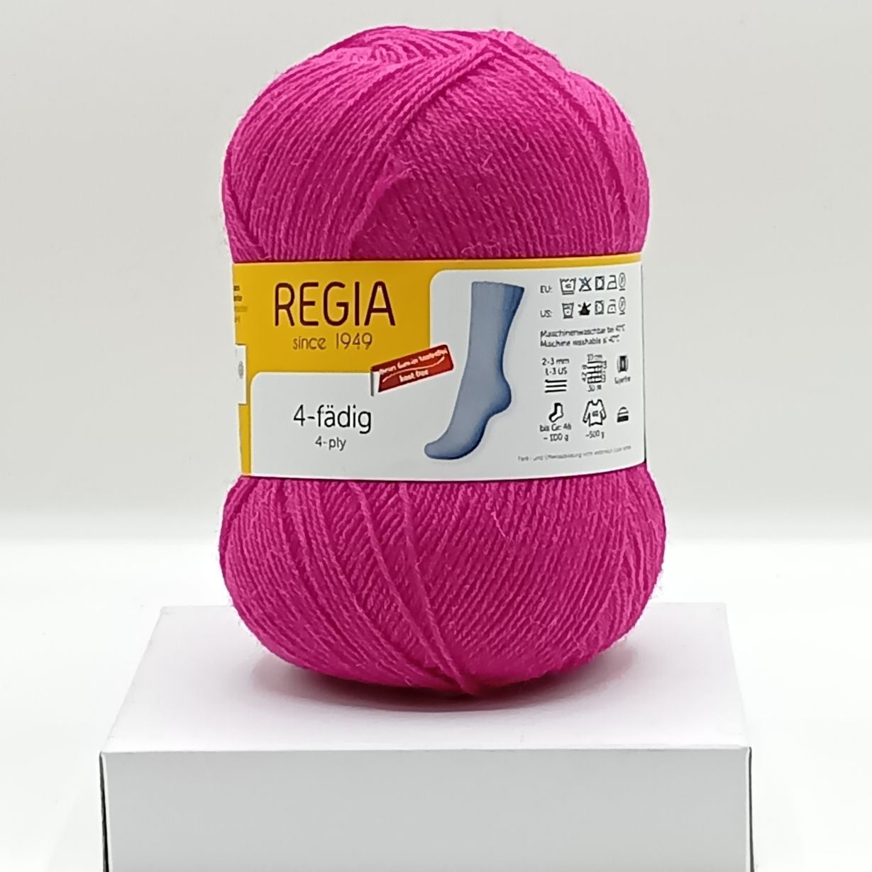 REGIA Uni　4ply 100g　＃1051