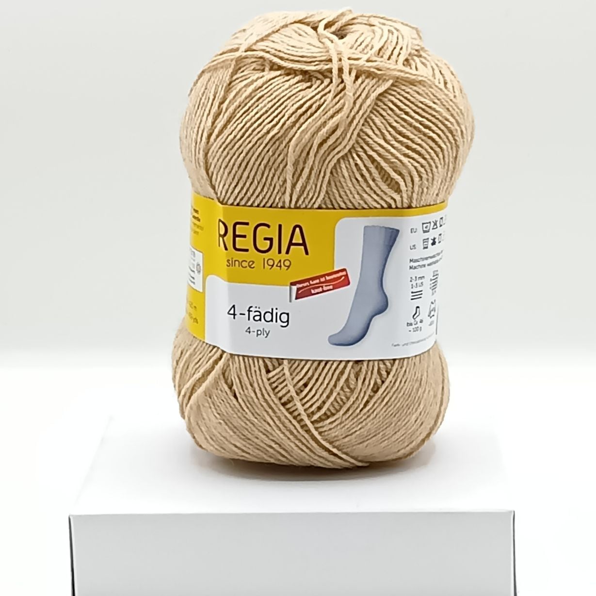 REGIA Uni　4ply 100g　＃0017