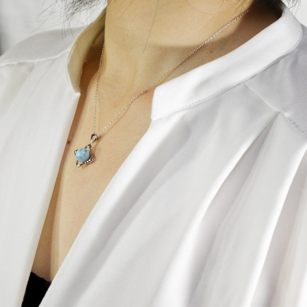ラリマー<br>silver925製ネックレス<br>四葉モチーフ/シルバーカラー<br>癒し/対人<br>★★★★★