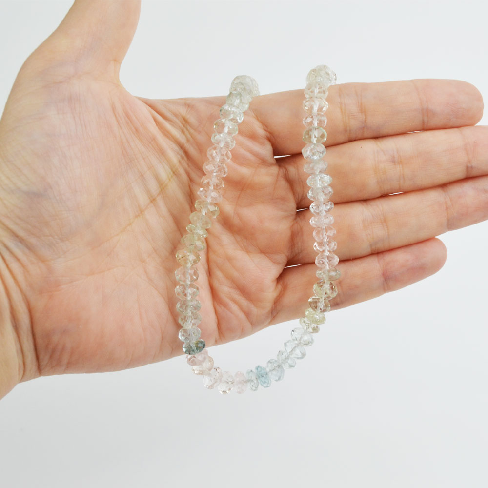 アクアマリン　モルガナイト　ゴシェナイト<br>ネックレス<br>Φ7-8mm<br>愛情/冷静/幸福/知性/結婚<br>石ランク/★★★★☆