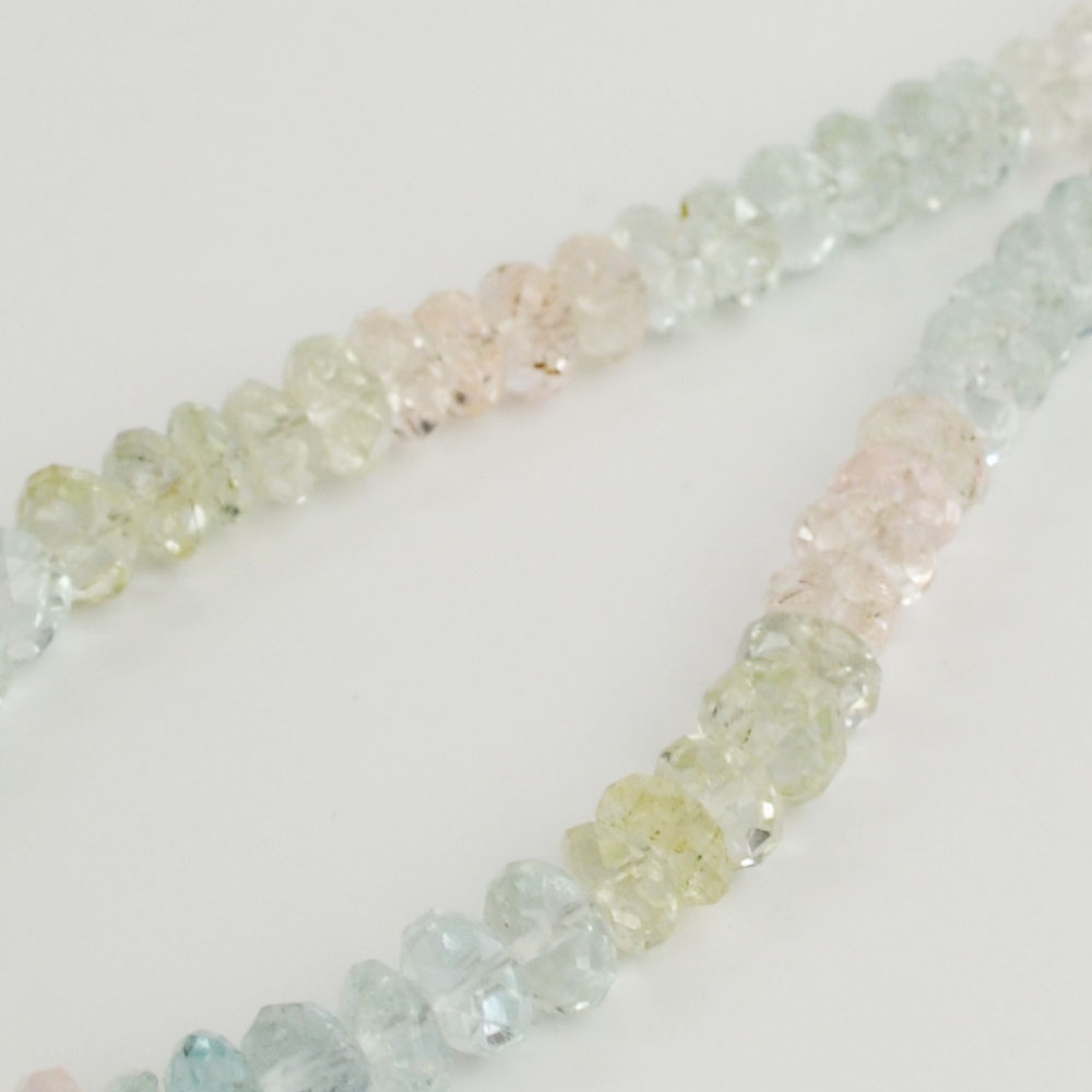 アクアマリン　モルガナイト　ゴシェナイト<br>ネックレス<br>Φ7-8mm<br>愛情/冷静/幸福/知性/結婚<br>石ランク/★★★★☆