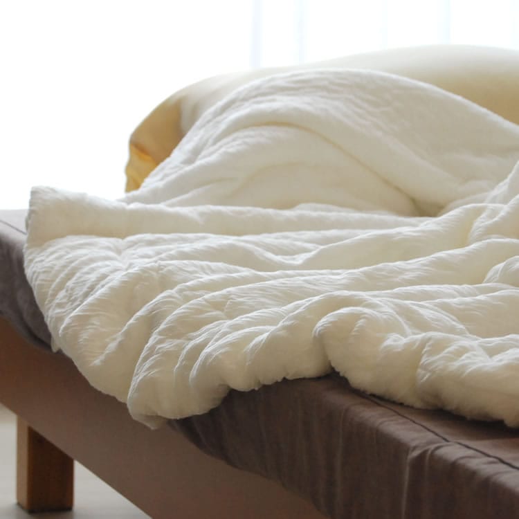 未使用　正絹　絹100% 真綿布団 天然マユ 未使用 正絹 絹100% 真綿布団 天然マユ 未使用 正絹 絹100% 真綿布団