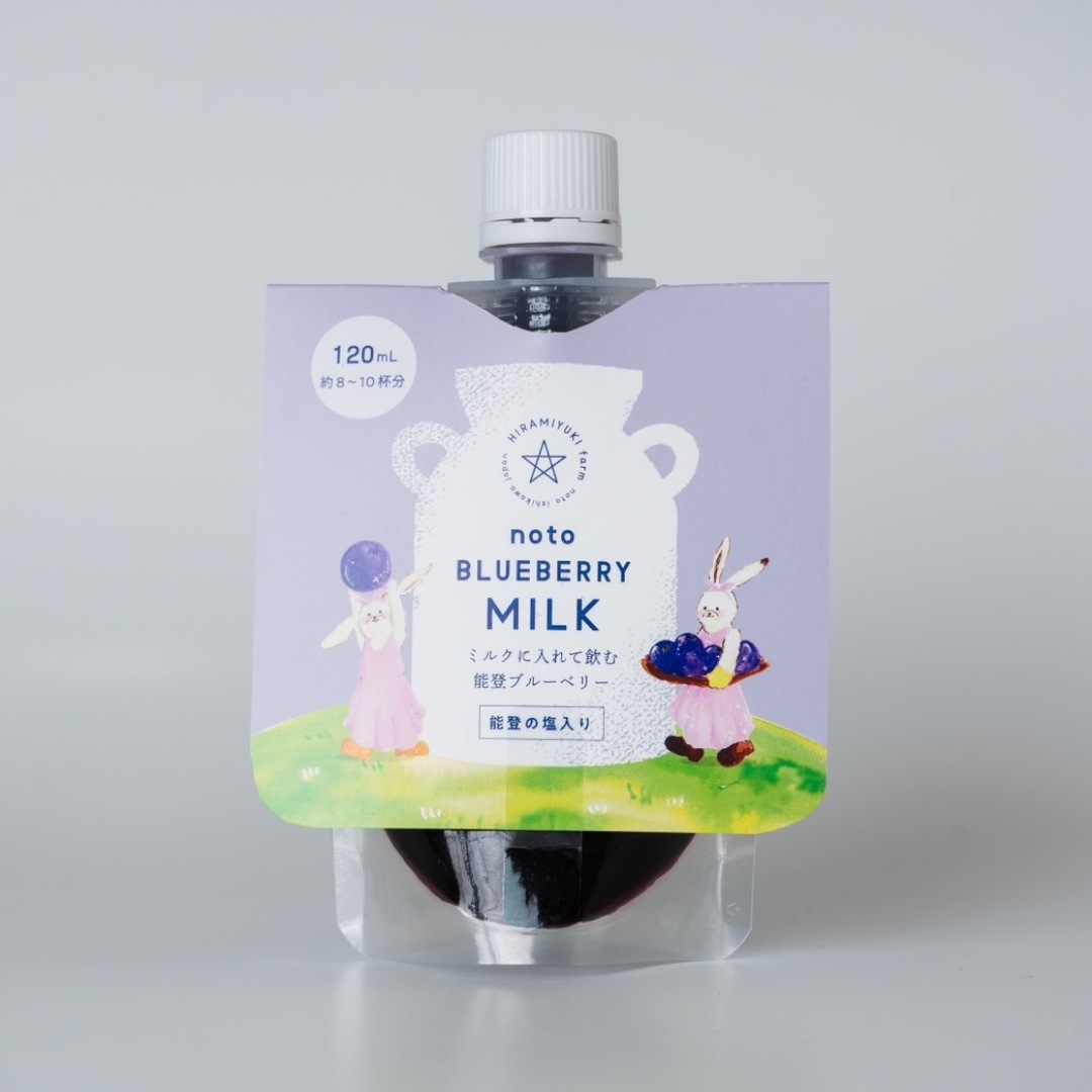ミルクに入れて飲む能登ブルーベリー
