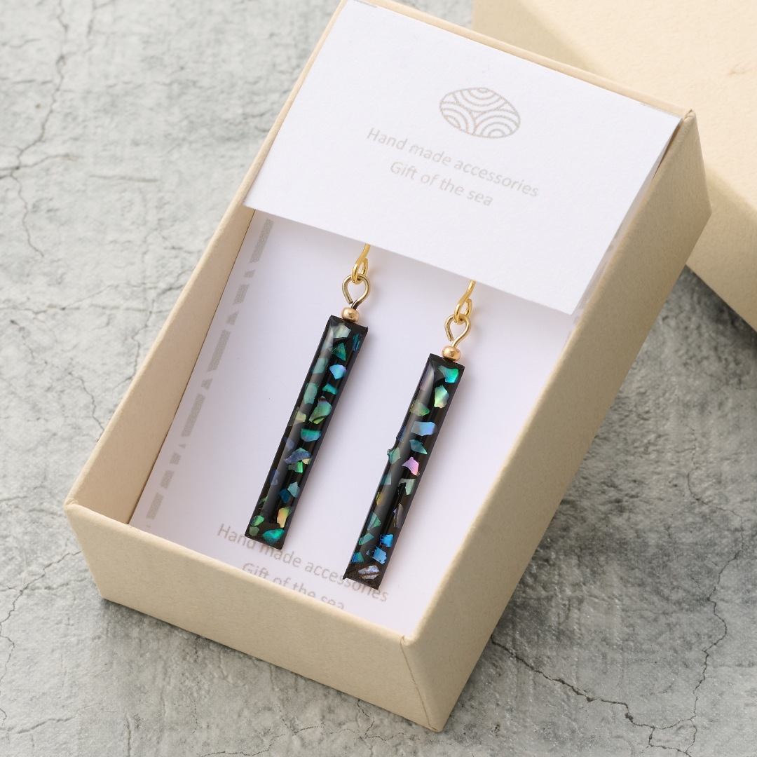 あわび貝かけら　ピアス