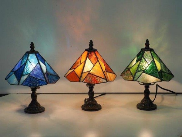 スタンド型ランプ「色彩」