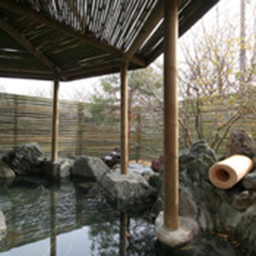 流れるお湯の音に疲れた体を癒されます。