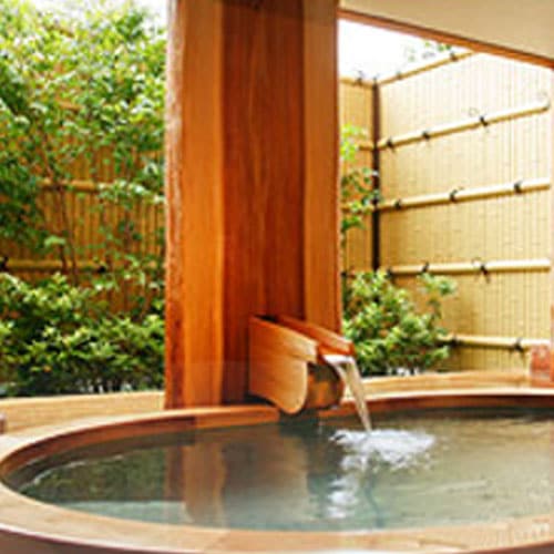 海に近い源泉「生絹湯（すずしゆ）」からのかけ流し。