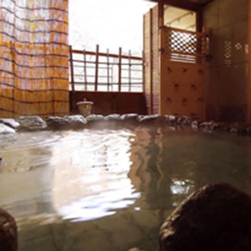 露天風呂イワツバメの湯。
