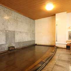 贅沢な大理石のお風呂。