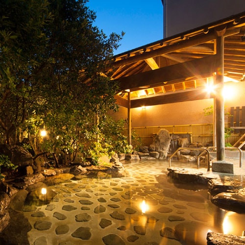 湯けむりたちこめる潤いの楽園で、身も心もリラックス。