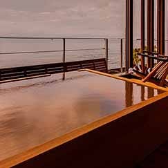 貸切半露天風呂「癒湯」