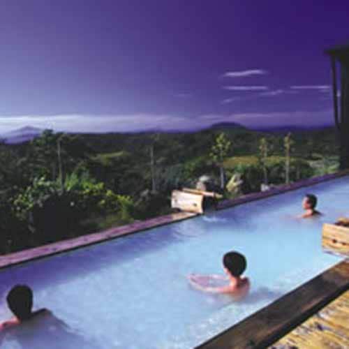 夜になると空から降り注ぐような満天の星空が間近で楽しめます！