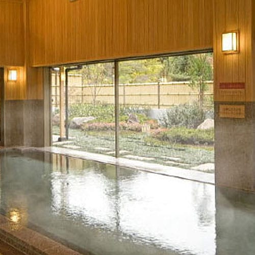 木のぬくもりを伝える総檜作りの壁や天井、贅沢な癒しの時間をご満喫下さい。