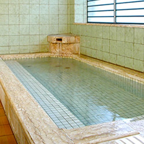 貸切風呂では解放感あふれる暖かな光が、お湯と共に心も身体もときほぐしてくれます。