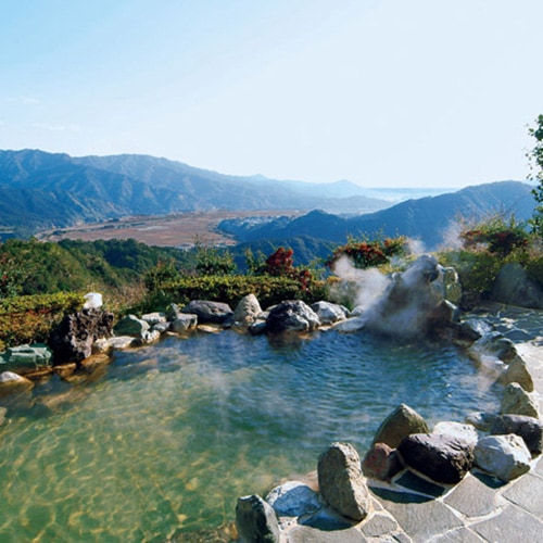 満天の星も、日南の海も見渡せる絶景ポイントに設置された露天風呂です。