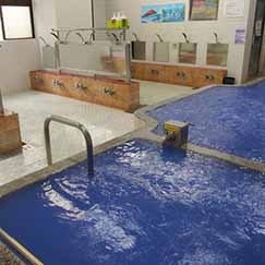 毎日変わる100種類以上のバラエティ豊かな薬湯も必見です。