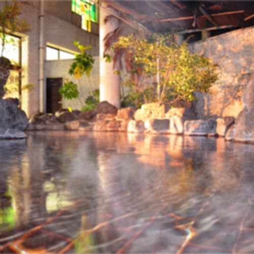 露天風呂（夜）。