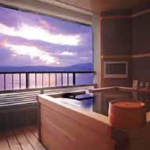 露天風呂付き客室。