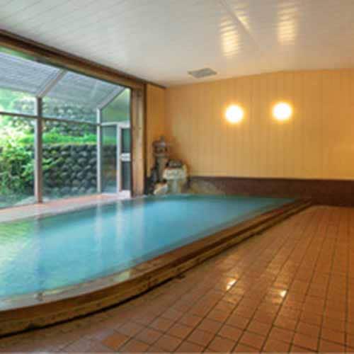 庭園露天風呂と同様に常にかけ流しであり、硫黄の香りが温泉気分をさらに盛りたててくれます。