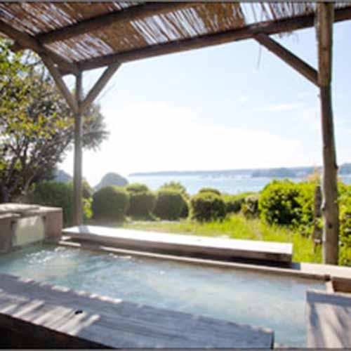 眼下に広がる太平洋の眺望は圧巻の一言。
 遊歩道散策で疲れた身体を癒す事間違いナシ！