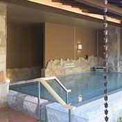 露天炭酸岩張り風呂