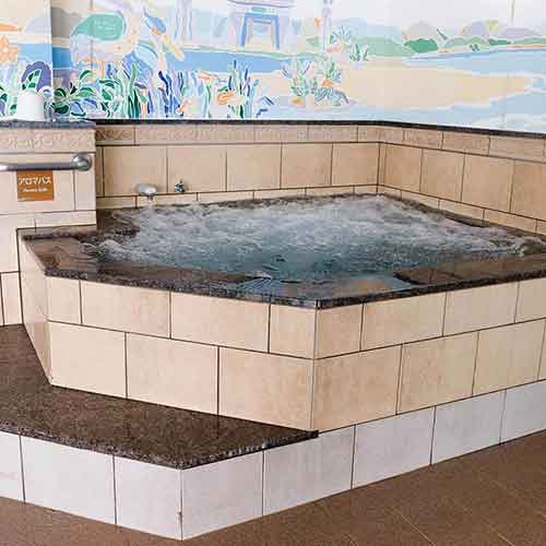 香り変わるアロマバス。
アロマの香りとマッサージ効果のあるジャグジーが
相まってリラックス効果は抜群。