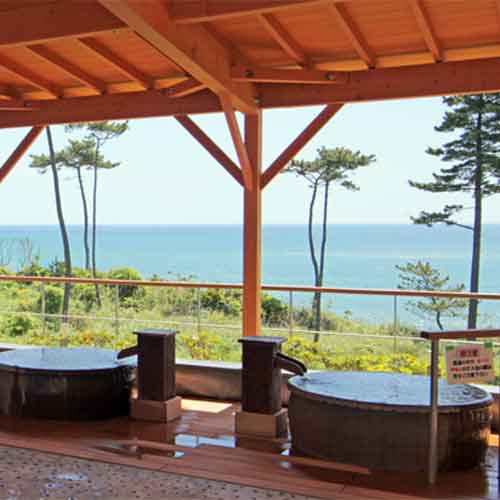 黄金色のしっとりとした塩化物泉。