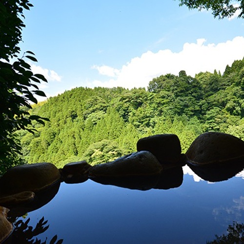 『花別荘』
岩風呂タイプの客室露天風呂
