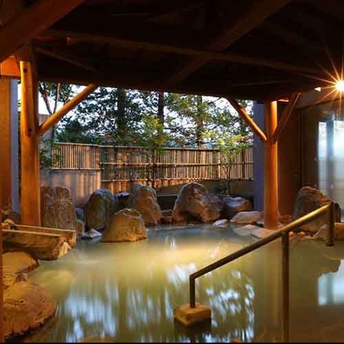 岩造りの露天風呂