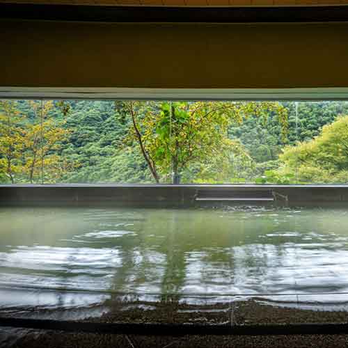 離れ 山翠「渓流展望風呂」