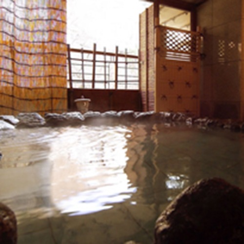 露天風呂イワツバメの湯。
