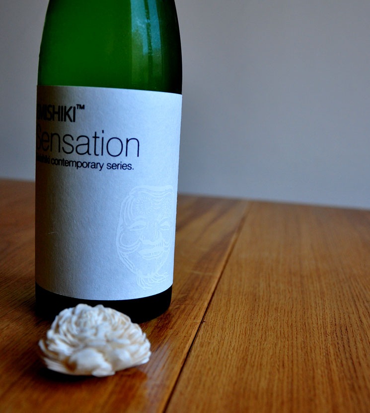 �����ܼ�۾л͵� ���̽��� ���٥� Sensation WHITE ������<720ml>