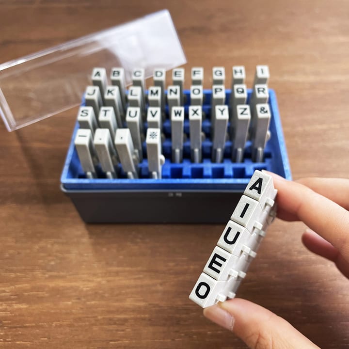 シャチハタ 柄付ゴム印 連結式 アルファベット 3号 ゴシック体