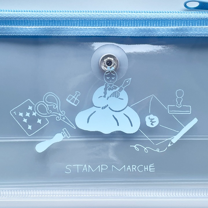 【数量限定】isshoni. ペンケース付きノートカバー PVC A6 ペールブルー