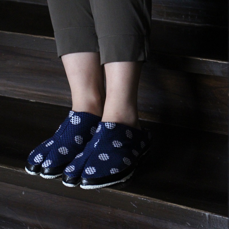 サボ出品 刺子織 足袋サボ 水玉/紺