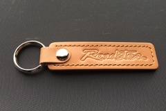 本革Roadsterロゴ型押しキーリング (ベージュ) | すべての商品 | OPEN
