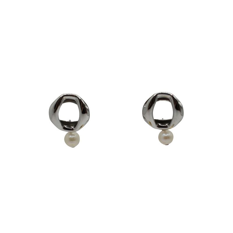 BECCA pierce（ベッカ）