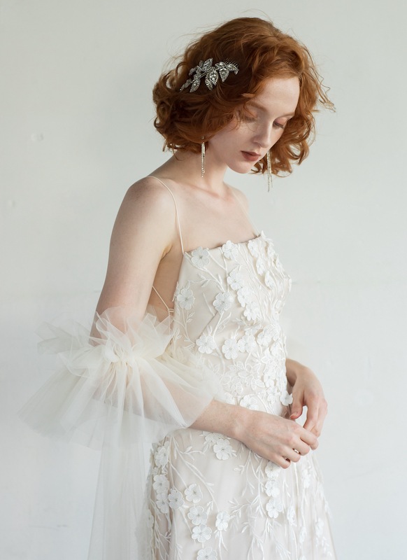 アンティークイタリア ポワンドローズヴェニスレース ブランコを漕ぐ男女のカップル アンティークイタリア ポワンドローズヴェニスレース ブランコを