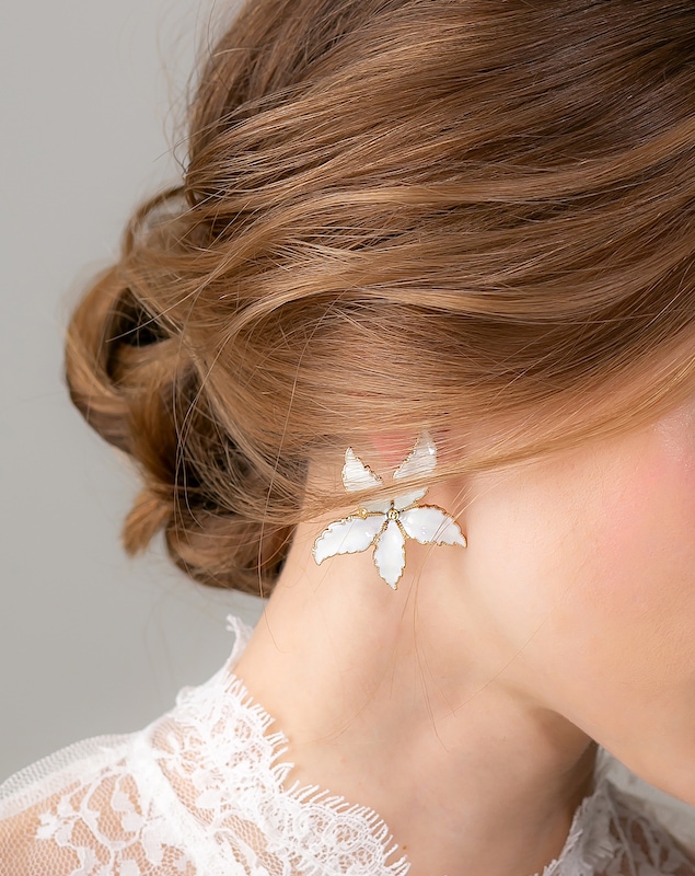 オルガブランカorgablanca ホワイト花モチーフアクセサリー BAILA earring Gold×OW（バイラOW）|orgablanca（オルガブランカ