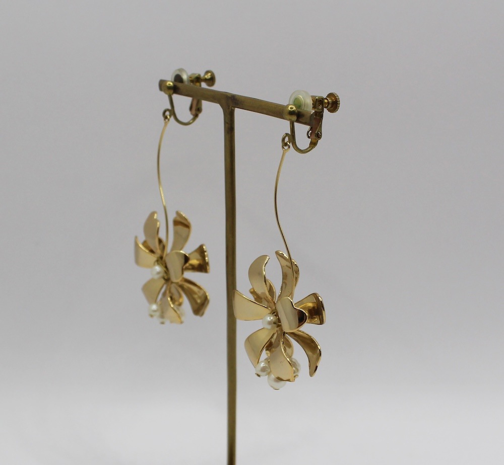 APULICA flower <br/>アプリカ <br/>イヤリング・ピアス