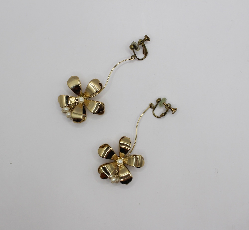 APULICA flower <br/>アプリカ <br/>イヤリング・ピアス