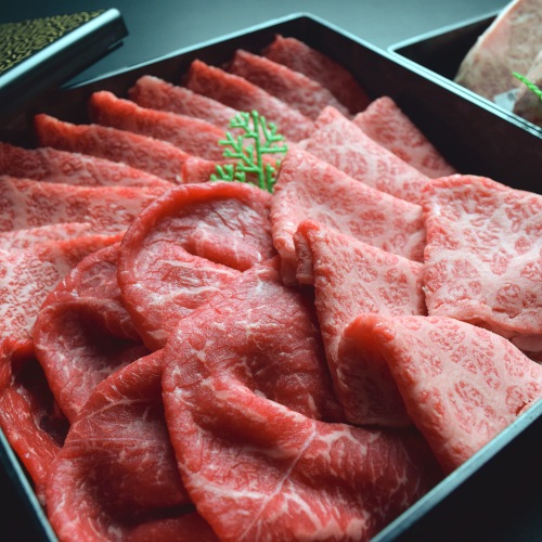 黒毛和牛 鹿児島黒牛 A4 A5 等級 究極の盛り合わせ 1kg ロースステーキ 2枚/約300g ヒレステーキ 2枚/約250g カルビ焼肉 モモスライス リブローススライス 各150g 黒色重箱 送料無料 通販 ギフト お取り寄せ