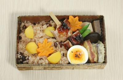 栗ごはん(竹皮ﾊｲﾌﾞﾘｯﾄﾞBOX TXHB-8H 透明ふた付のみ)*中身･副資材は付いていません