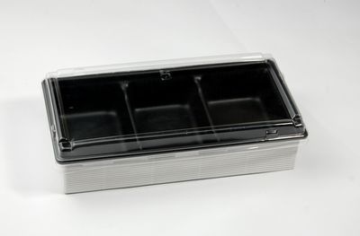 デリ・惣菜向け｜白基調 折箱容器｜蓋 トレー付  50枚パック ワンプラ折 WPO-20-10-3BK