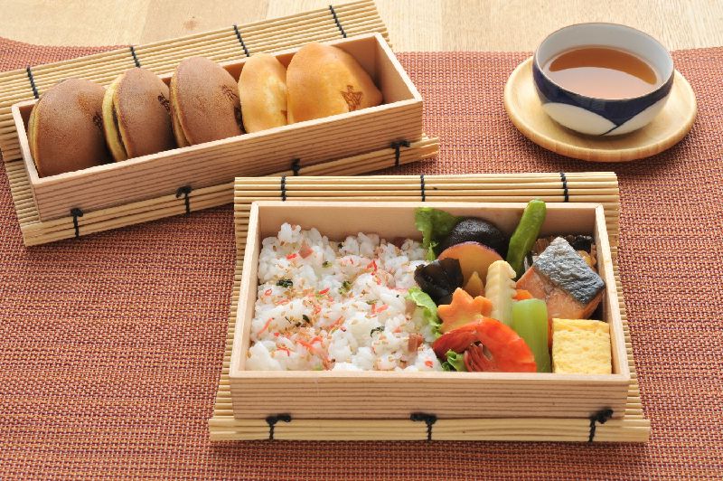 プラスダレ容器　PSY-169BK ふた付  特別感 弁当 寿司 お菓子