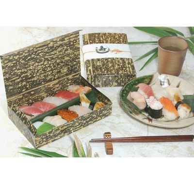 竹皮柄紙容器　PTY-120HU-BG 黒×金 50枚パック おしゃれ 寿司 お菓子 ギフト