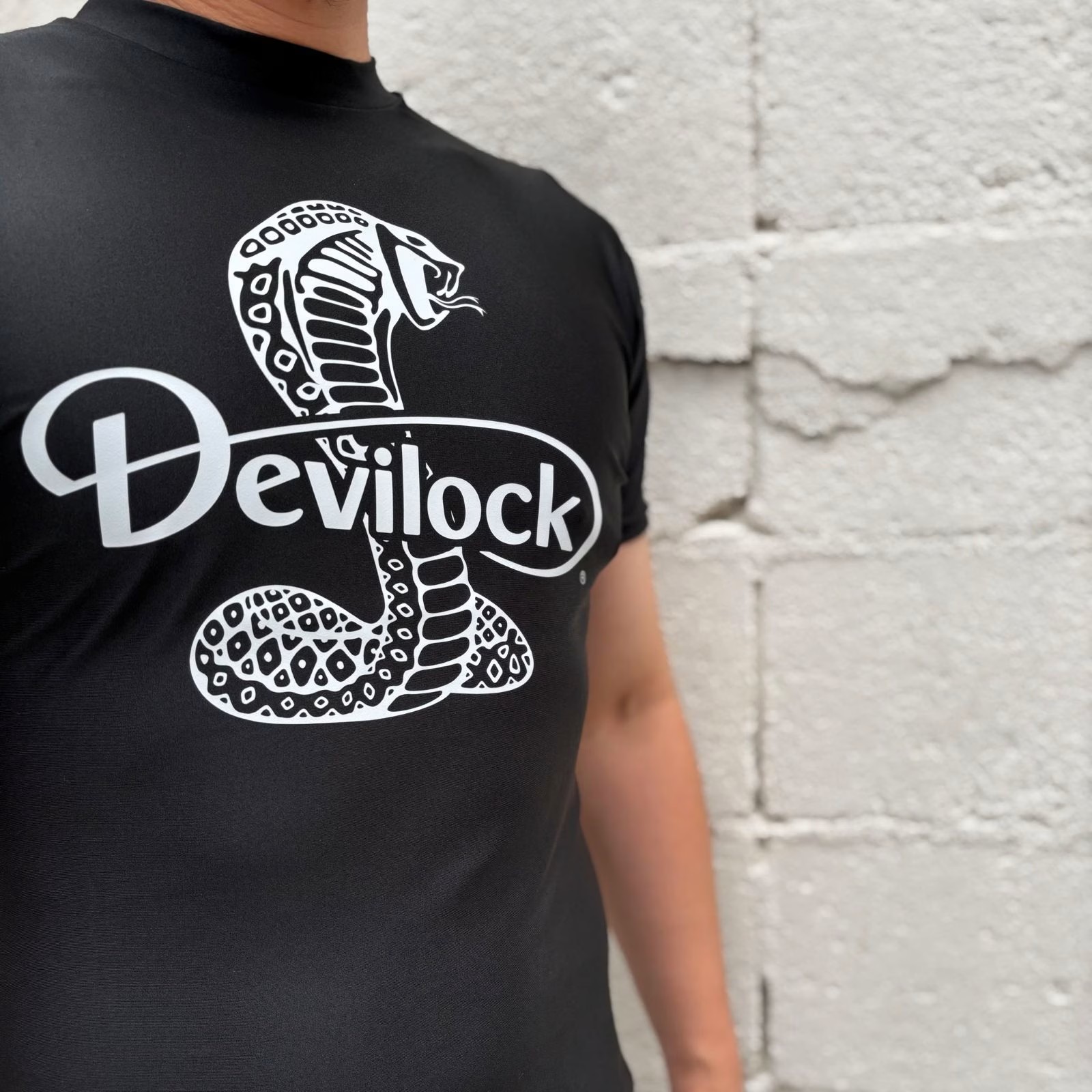 DEVILOCK COBRAロゴ 半袖ラッシュガード