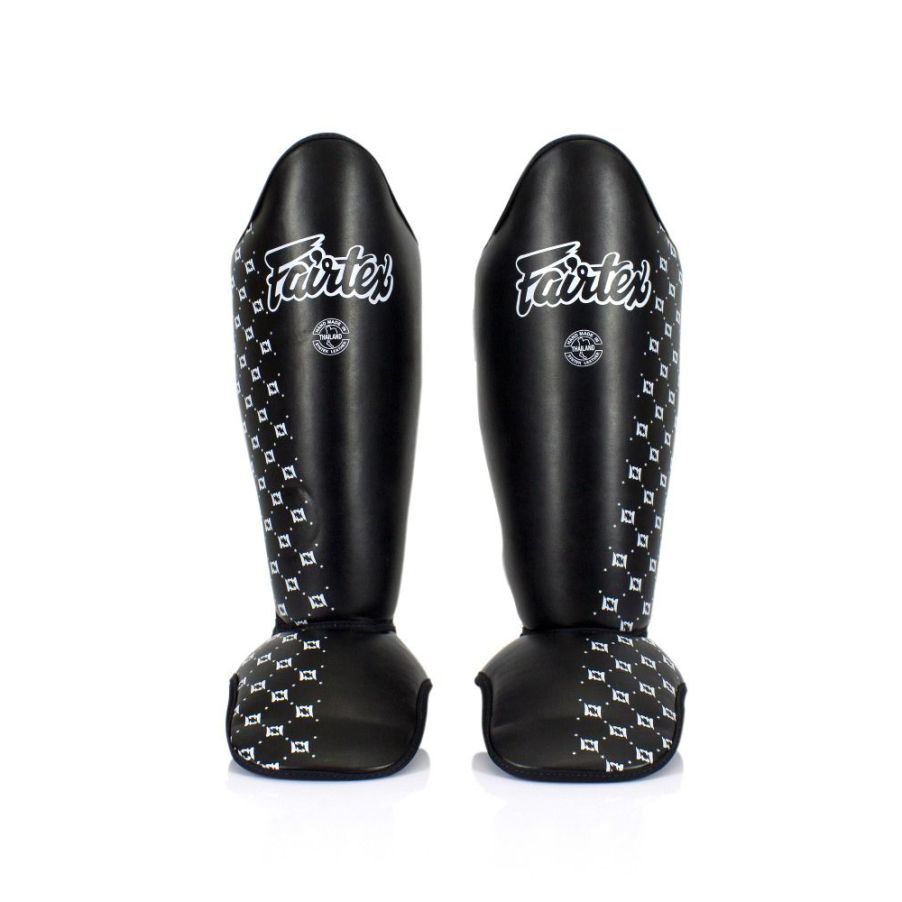 Fairtex レガース 黒 Fairtex レガース | プロテクター（足用） | | 格闘技プロ