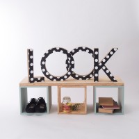ダンボール文字「LOOK」 dot|ディスプレイ文字|店内装飾